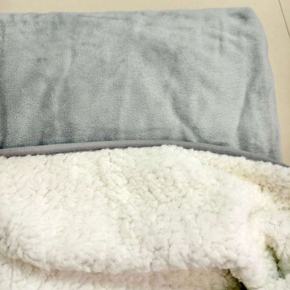 Insulated Waterproof Pet Travel Blanket